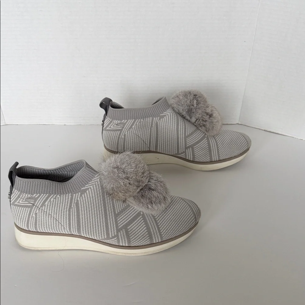 Louis Et Cie Buffie Pom Pom Slip On Knit Sneakers Size 9 Rabbit Fur Casual